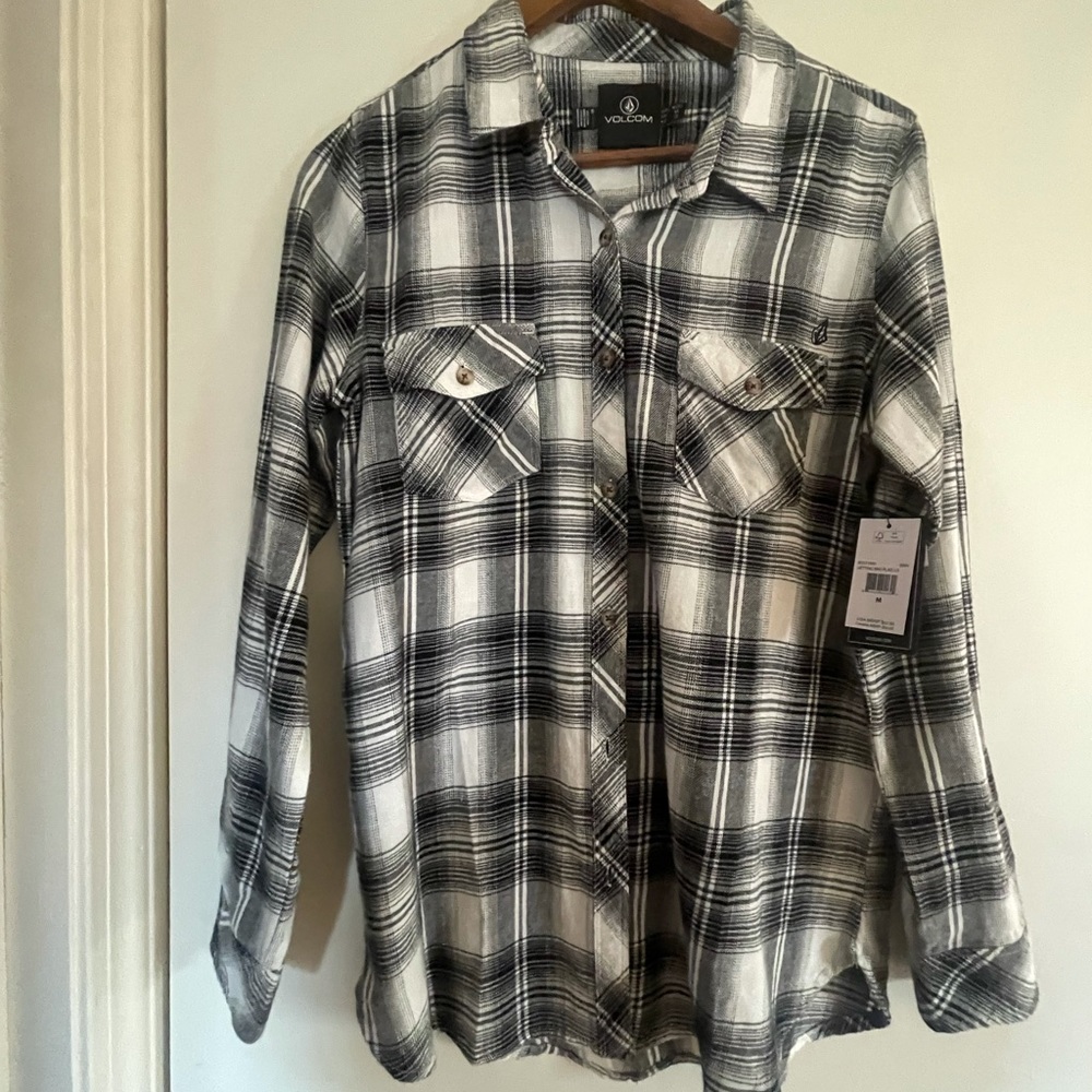 Volcom women’s plaid flannel shirt size medium never worn NWTs